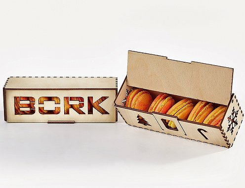 Подарочный набор макарунс с лого компании на коробке - "Wood Box" 
